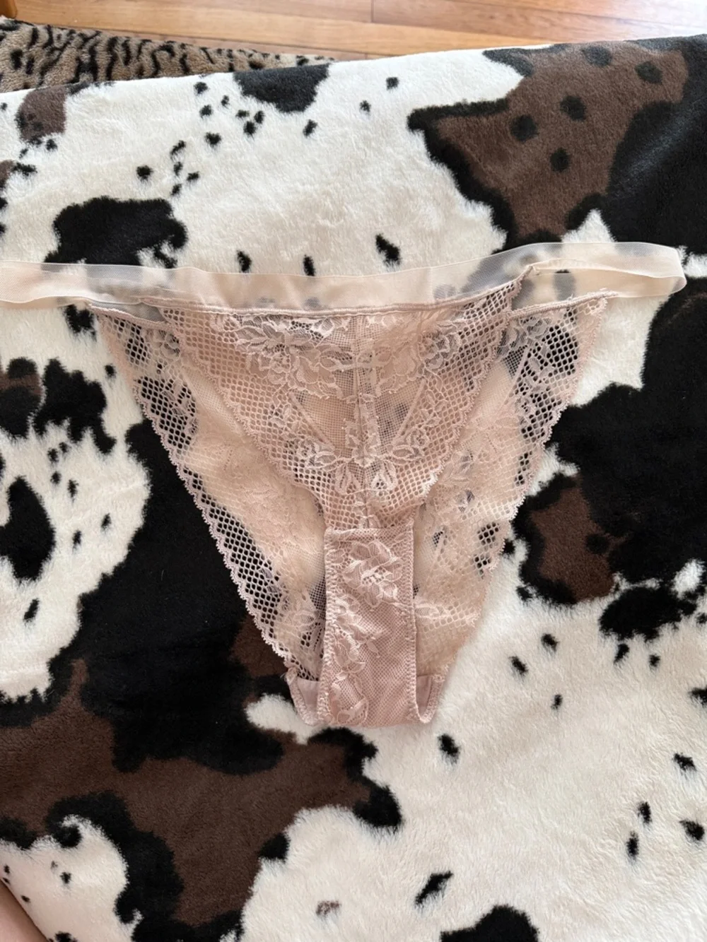 Free People Sheer Lace Thong Panty - Blush Tan Nude Neutral size Large NWOT